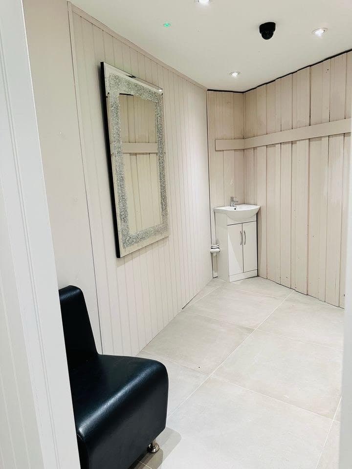 Beauty room to rent at Windsor high Street. 