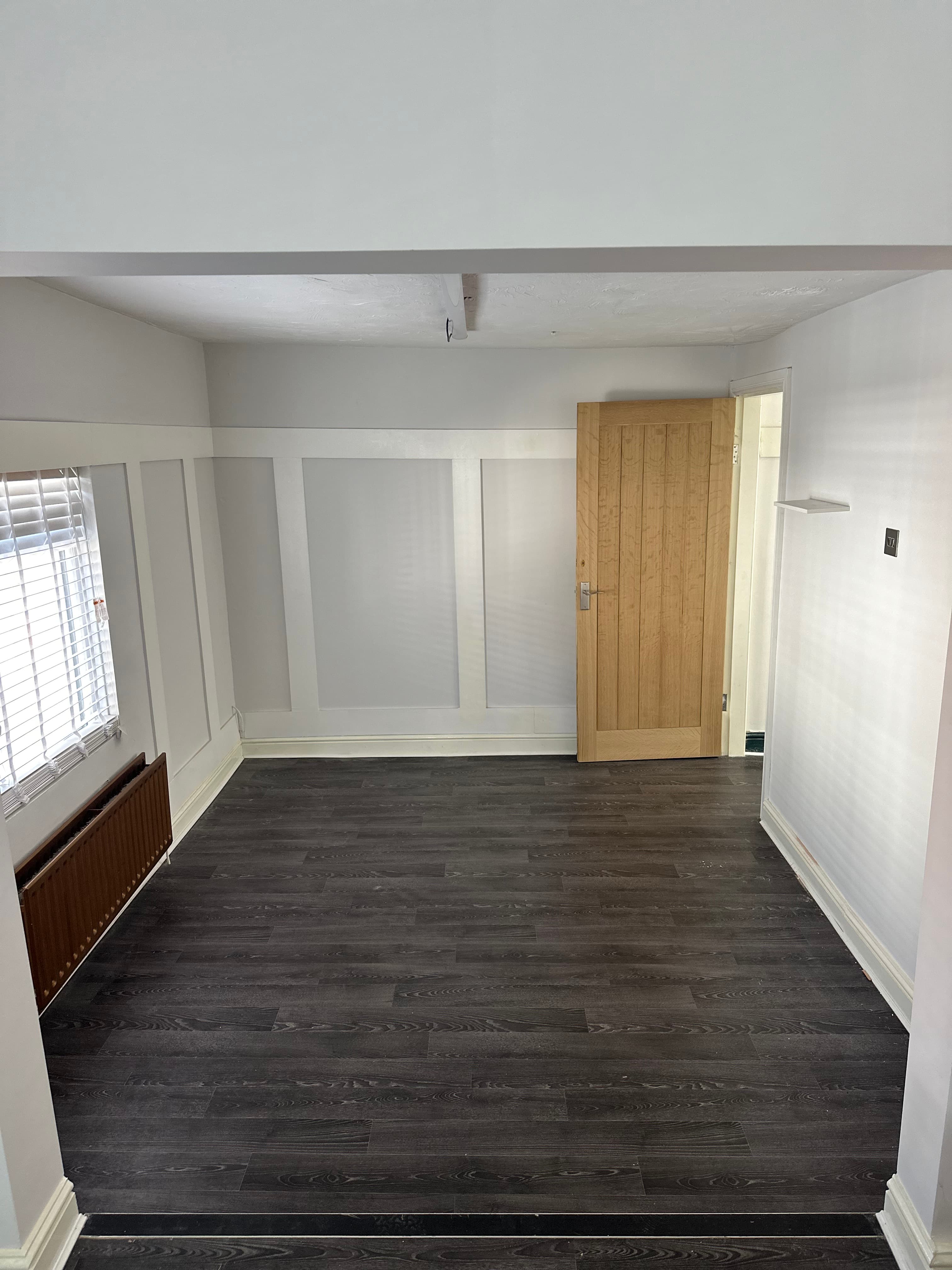 Open plan double room that can be private and made into seperate rooms newly renovated on busy Crellin street above salon 