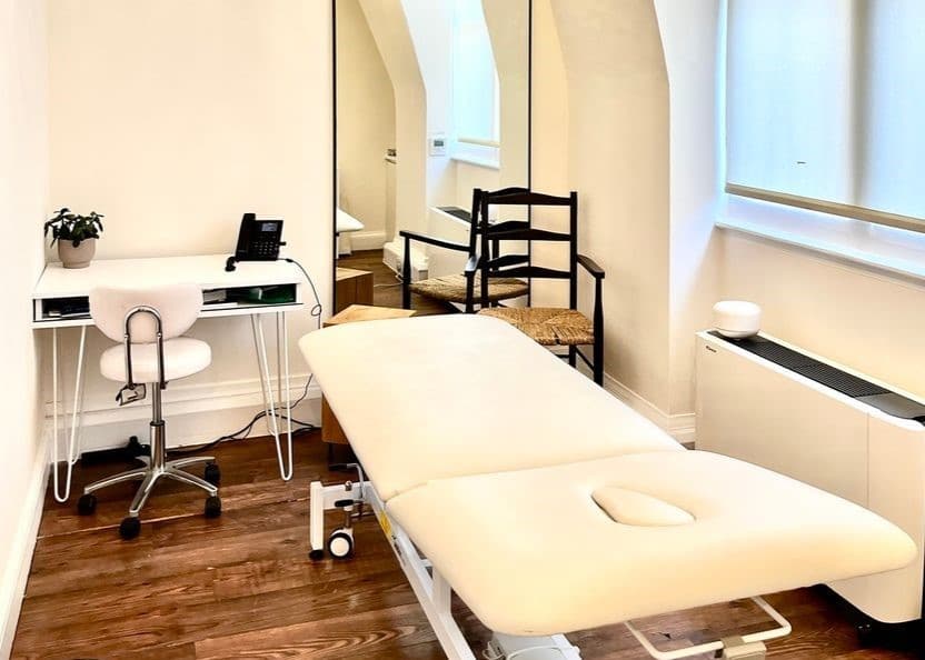Room 3.2/ Therapy Room with couch bed