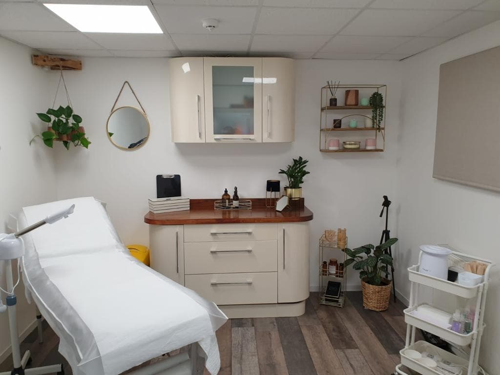 3 Rooms to Rent, in an existing and thriving business. One of the room has its separate entrance, with disabled access, toilet and kitchen, which would make an ideal fitness studio, or therapy room.