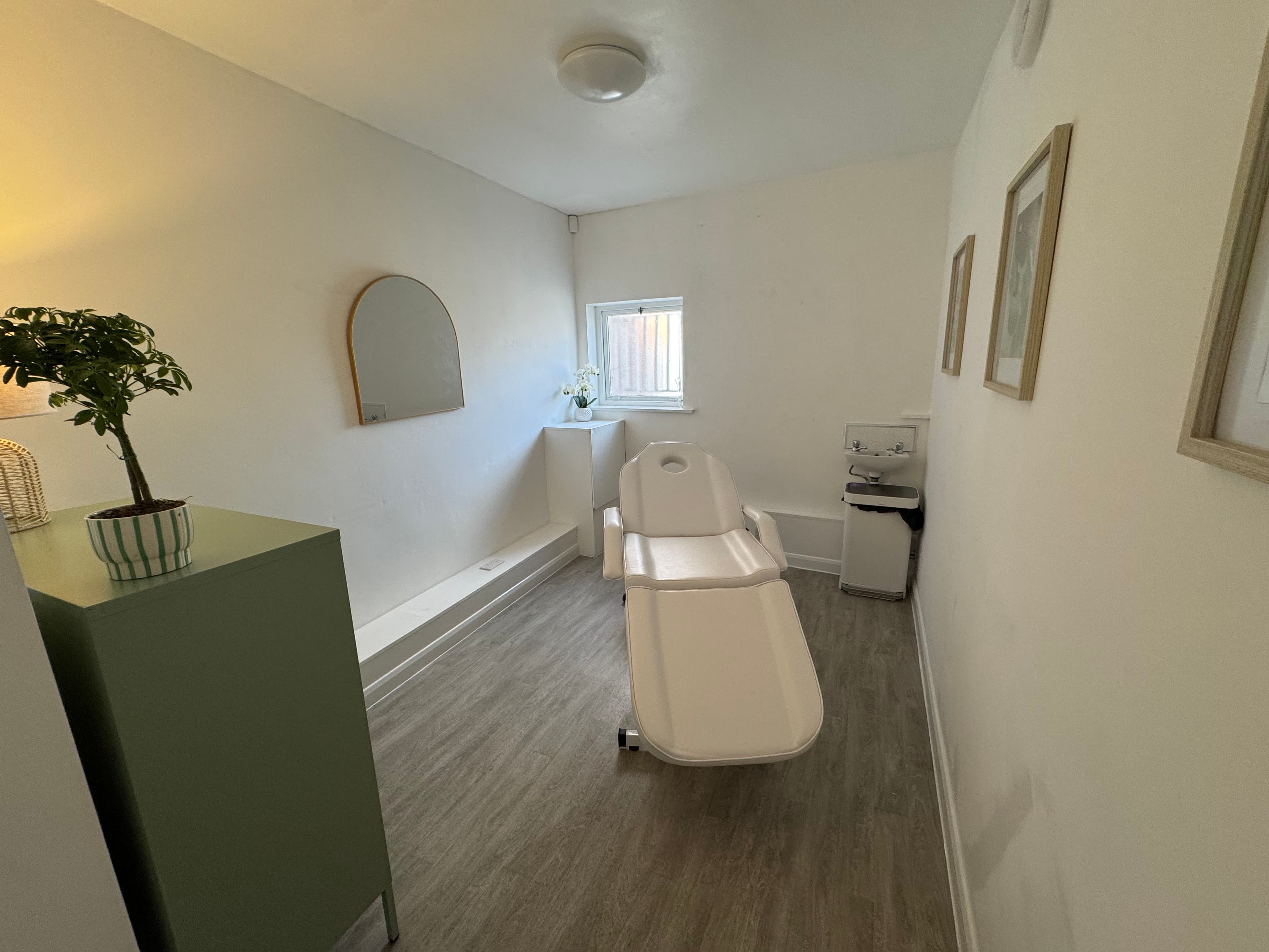 Therapy Room Available – Daily Rental £50 – Ideal for Wellness & Beauty Professionals