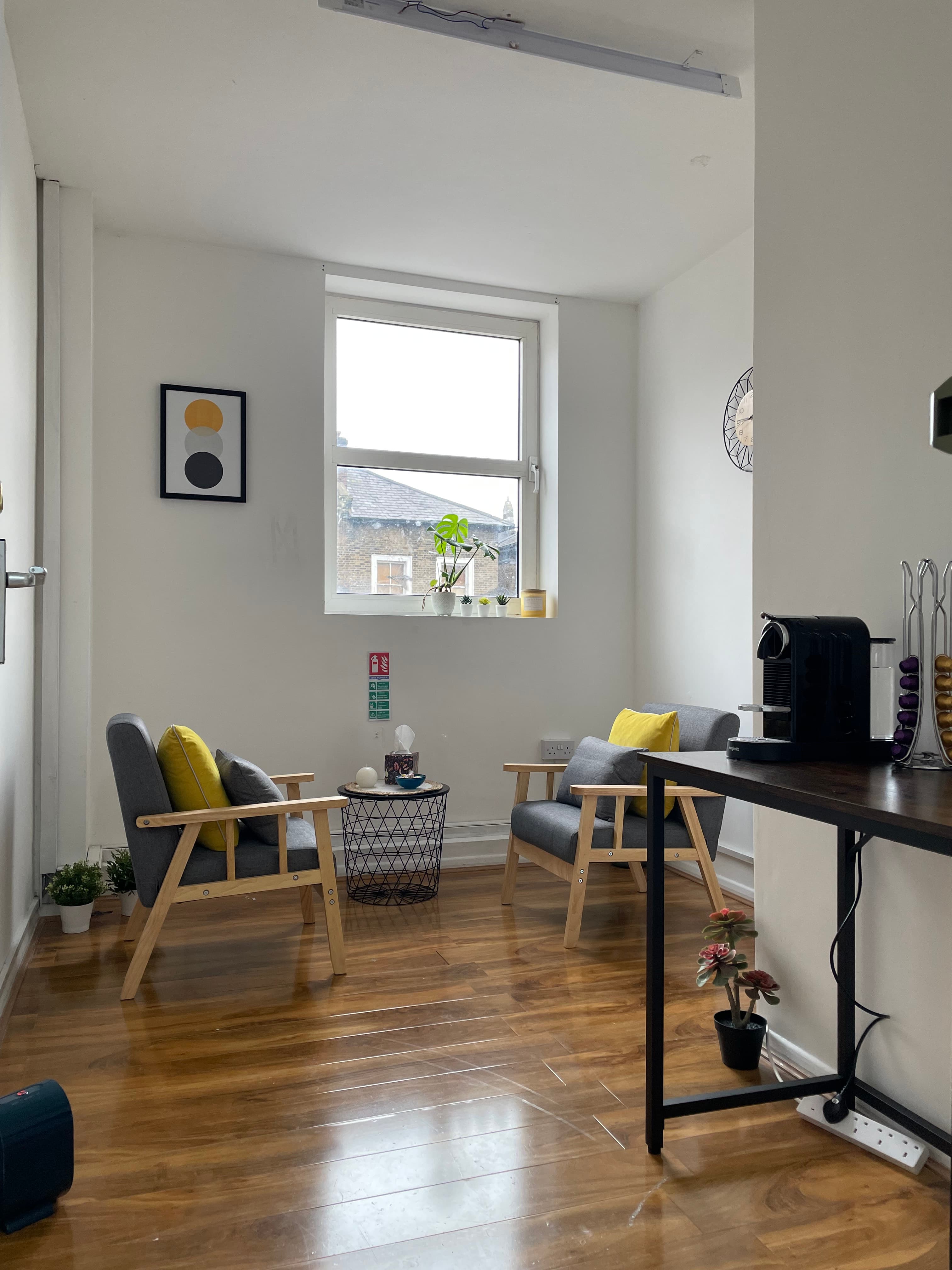 x2 Bright, newly decorated and cosy therapy rooms in Holloway 