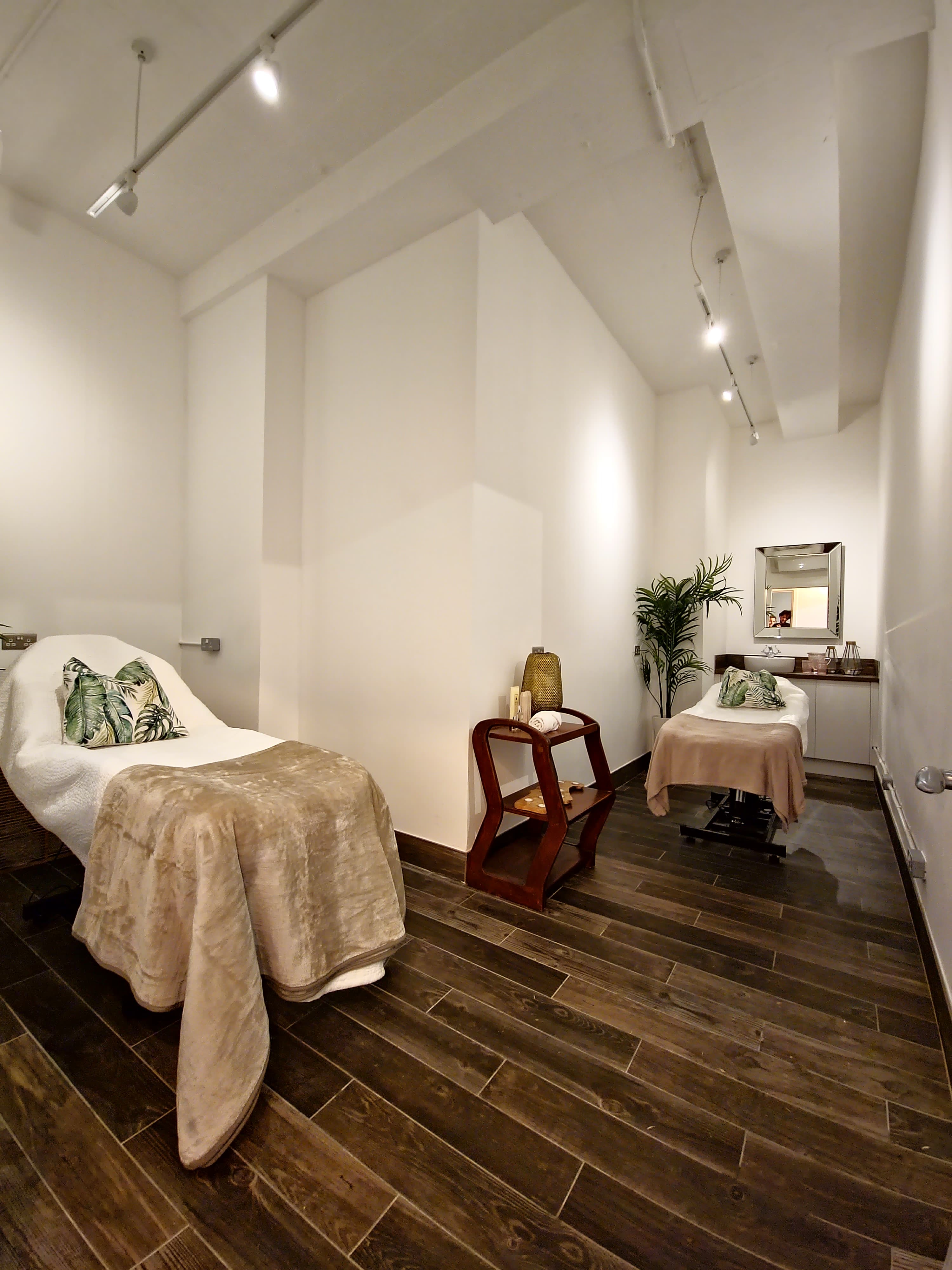 Beautiful Treatment Rooms in Boutique Private Health Club, London / Tower Bridge