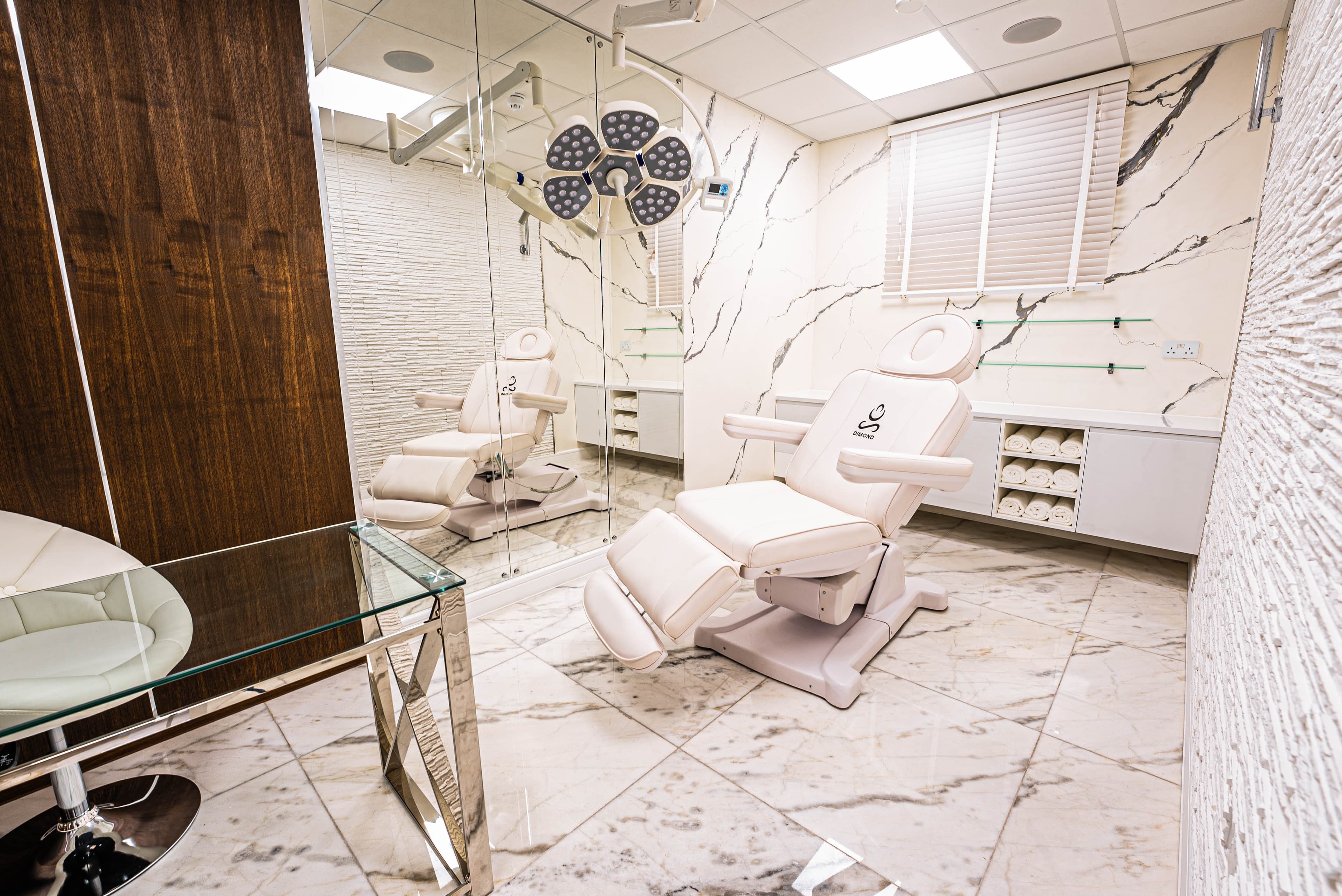 Beautifully furnished rooms in a luxury clinic in the Sandbanks area, with free parking