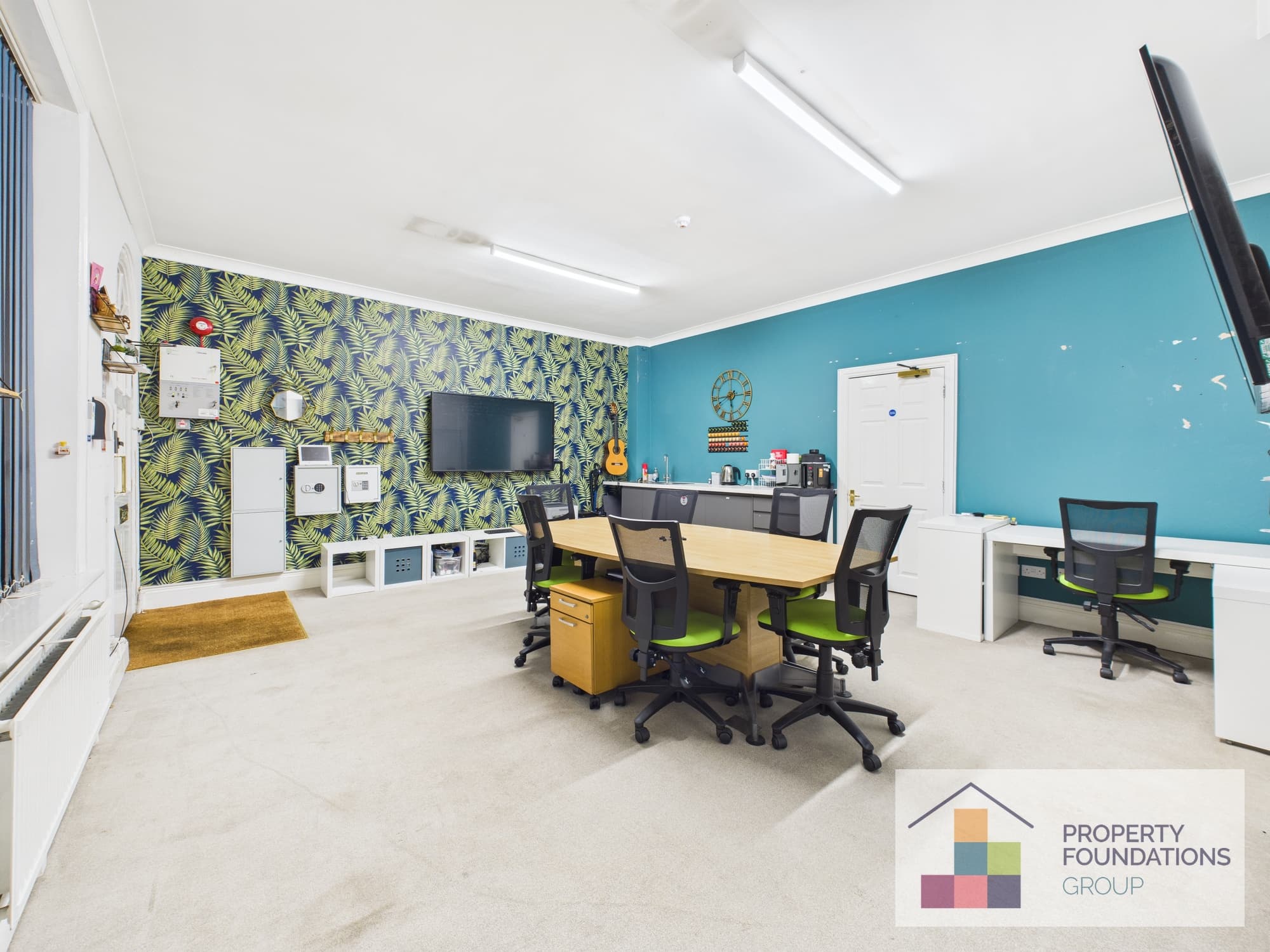  🤝 Meetings / 👥Treatment Room / 🪴Therapy - Central Reading Location