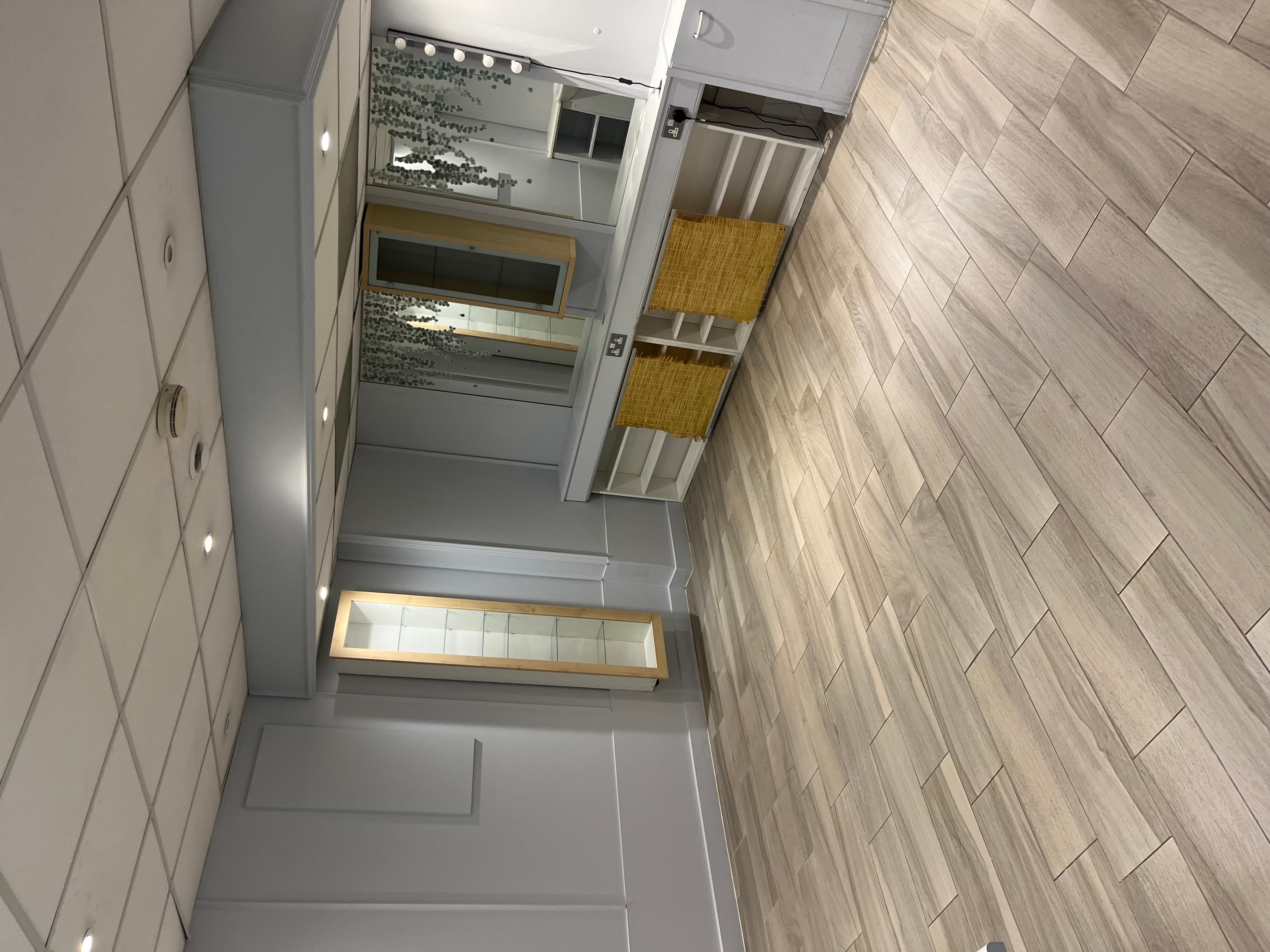 Spacious 2 beauty rooms ,with kitchen toilet and separate shower room.