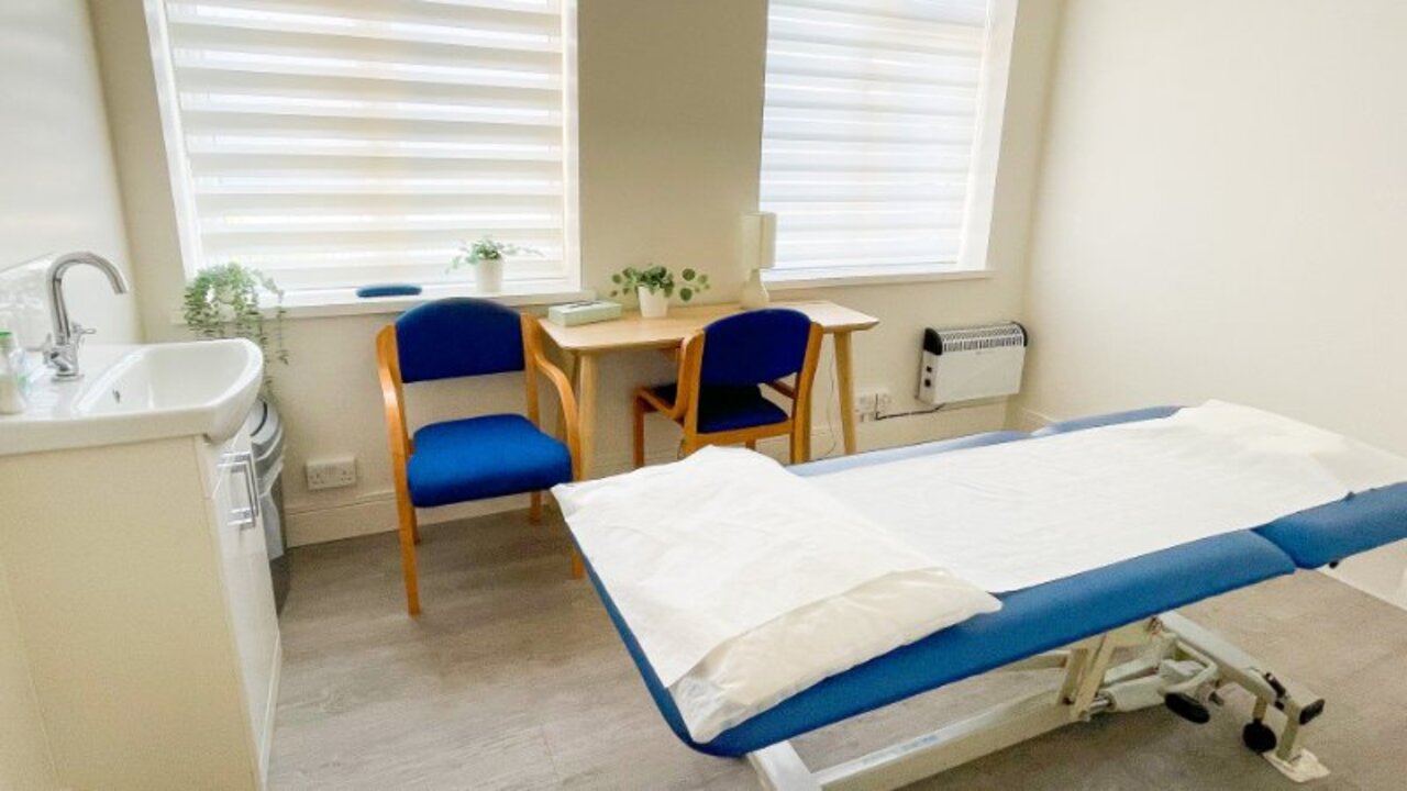 Therapy Massage Beauty Aesthetic rooms to rent in Clapham SW4 7SS - Marketing included